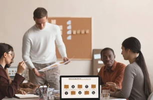 time reunido falando sobre a consultoria de marketing digital